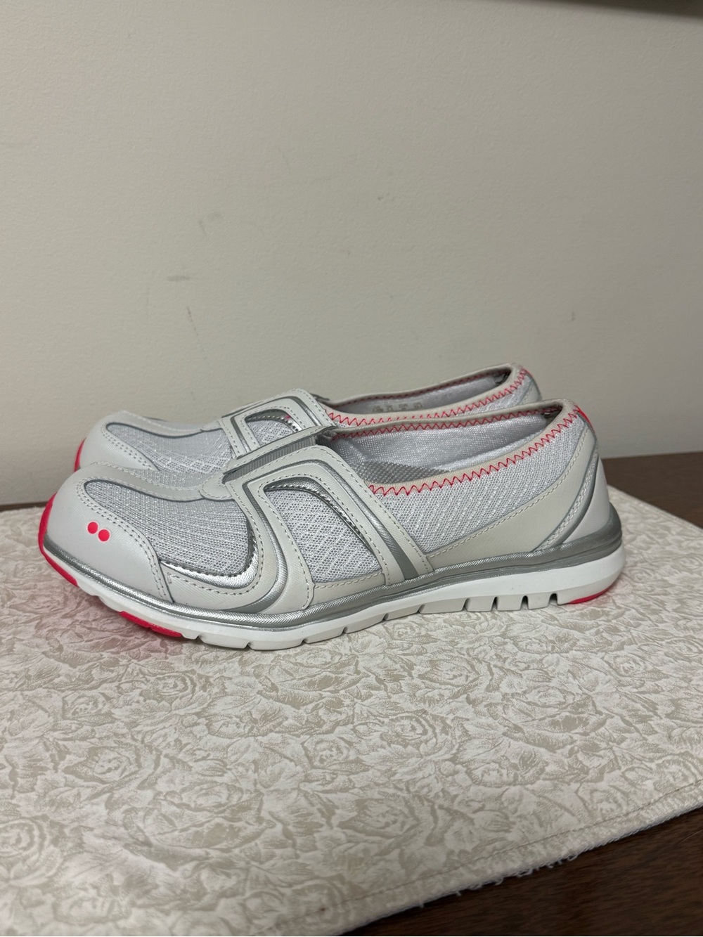 Ryka Arbour Women’s Slip On Walking Shoes Size 7.5 White/Pink/Silver - Picture 1 of 8